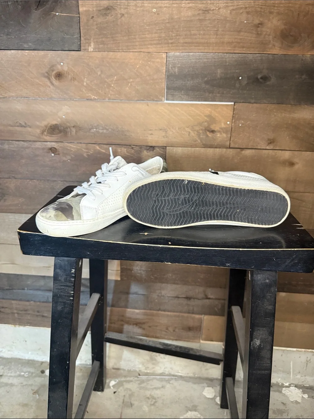 Vintage Havana White Sneakers with Black Star and Camo Accents